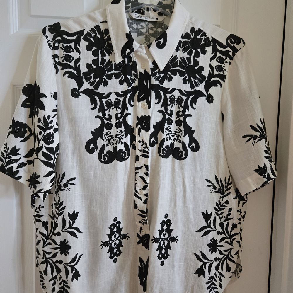 Zara Women's Black and White Floral Shirt